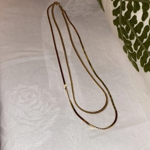 Beautiful Goldtone Two Strand Ladies Necklace - Picture 6 of 8